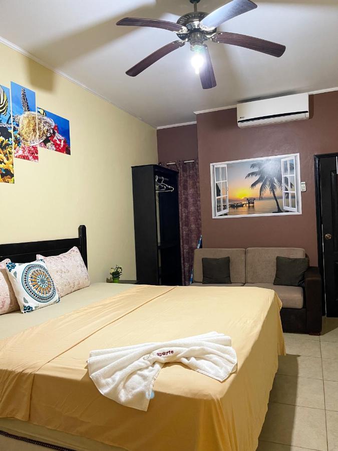 B Aparts Hotel Coxen Hole Exteriér fotografie