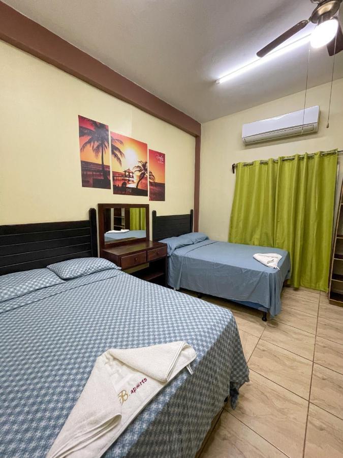 B Aparts Hotel Coxen Hole Exteriér fotografie