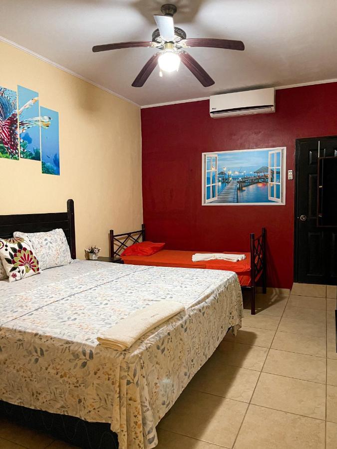 B Aparts Hotel Coxen Hole Exteriér fotografie