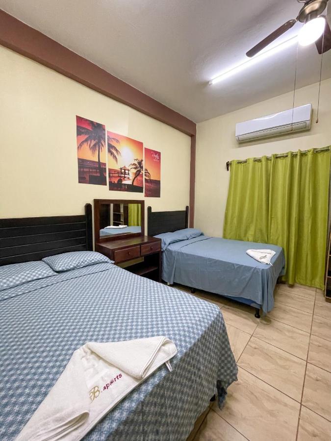B Aparts Hotel Coxen Hole Exteriér fotografie