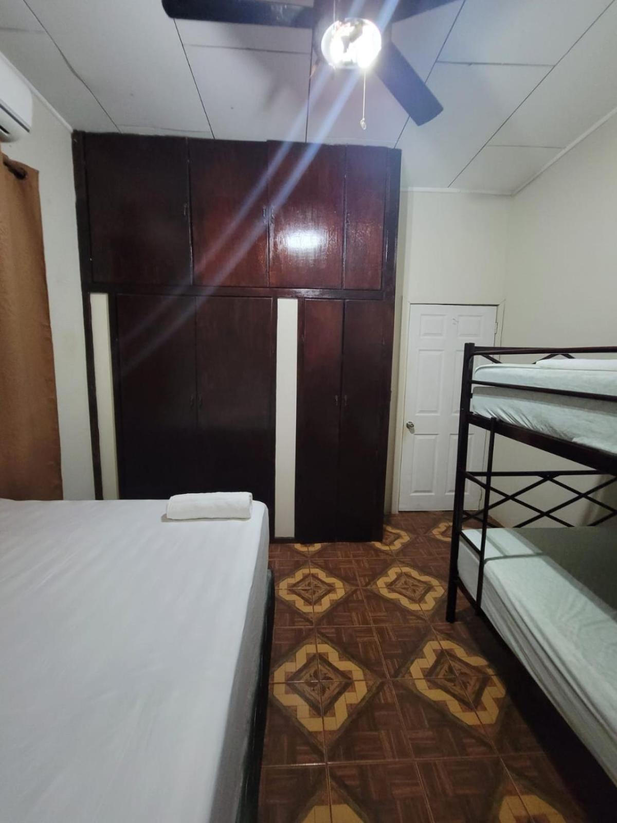 B Aparts Hotel Coxen Hole Exteriér fotografie