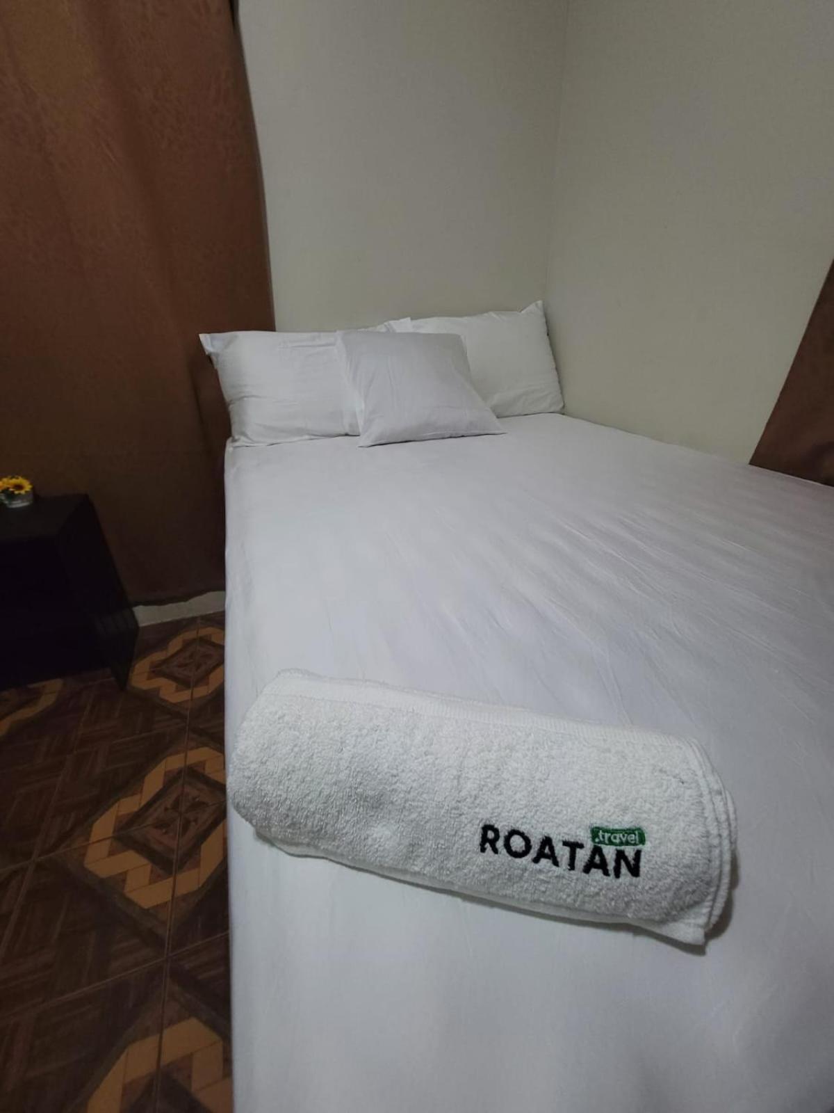 B Aparts Hotel Coxen Hole Exteriér fotografie