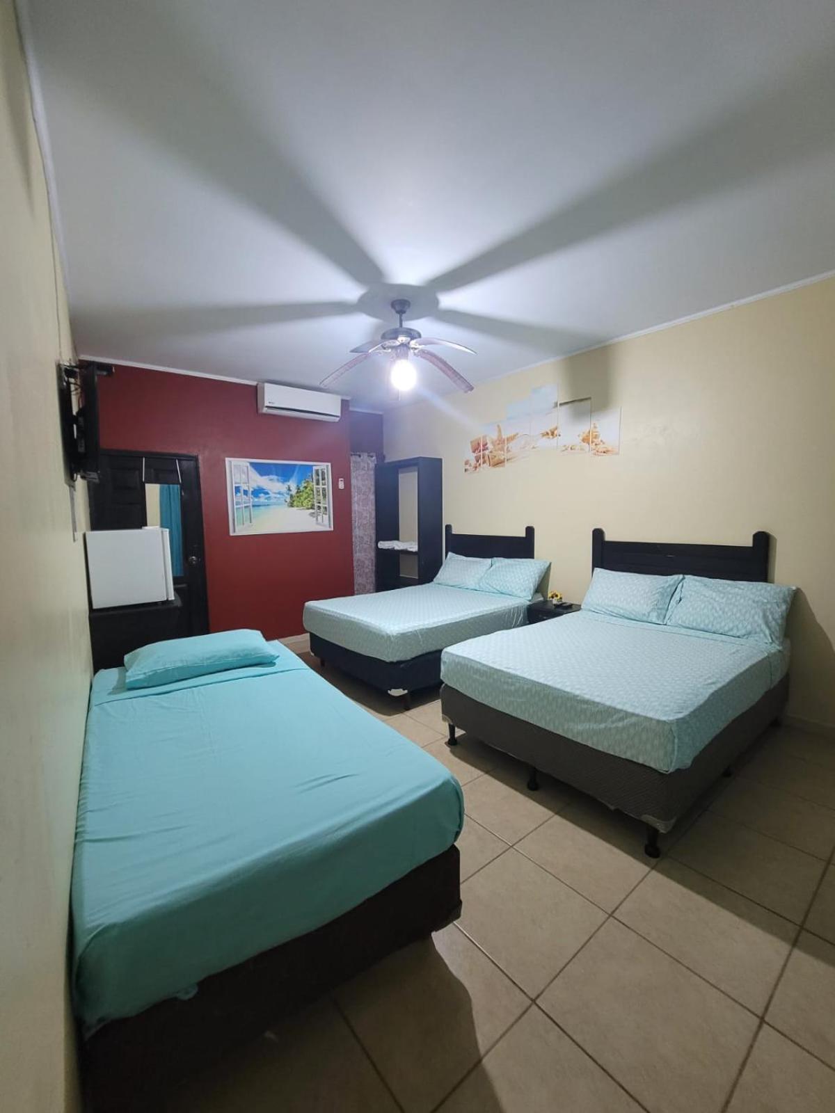 B Aparts Hotel Coxen Hole Exteriér fotografie