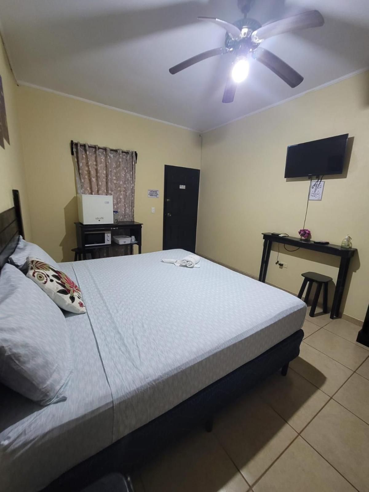 B Aparts Hotel Coxen Hole Exteriér fotografie